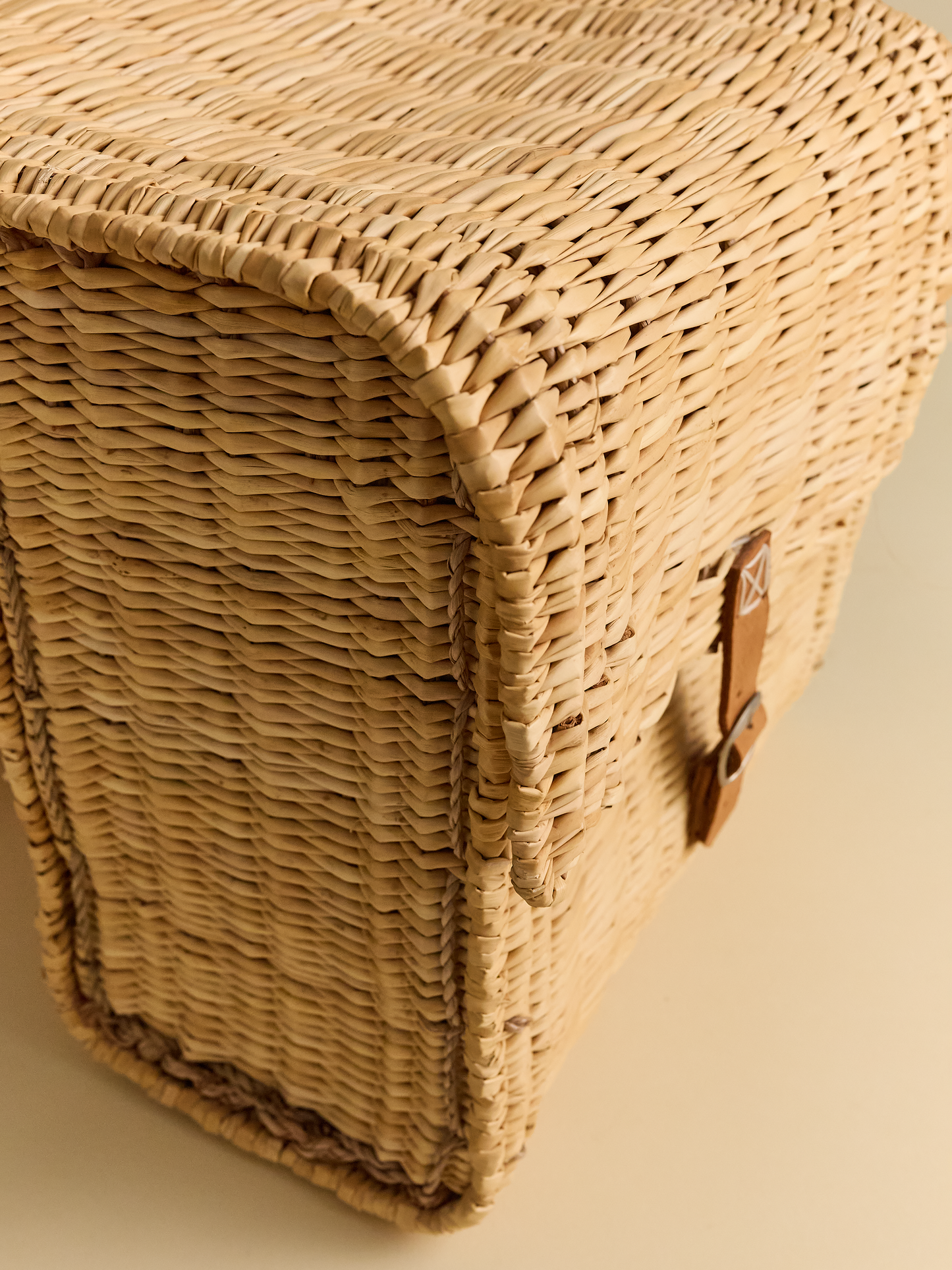 Details of weaving on Double Panier Bicycle Basket