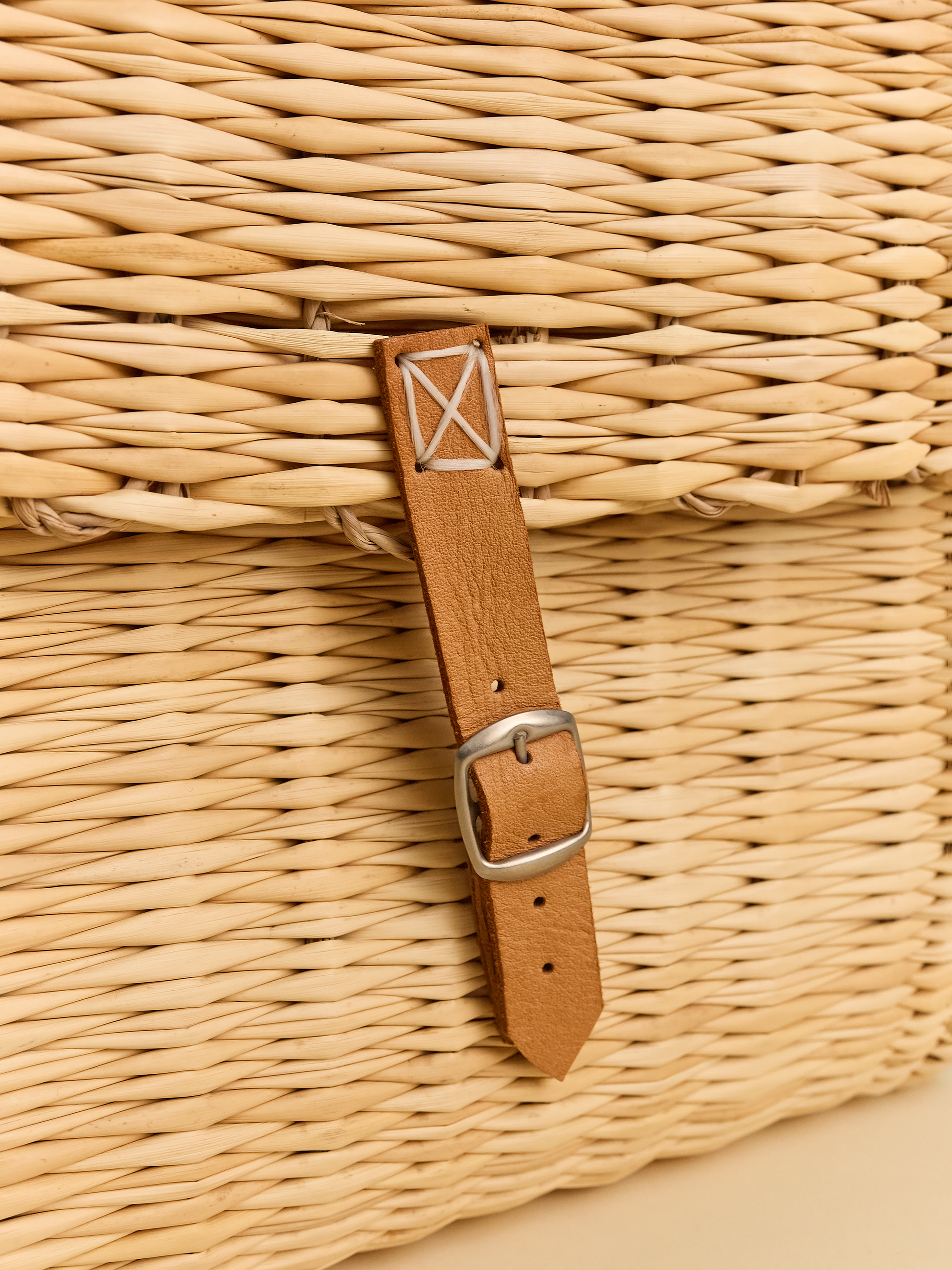 Detailed view of strap and buckle on Double Panier Bicycle Basket