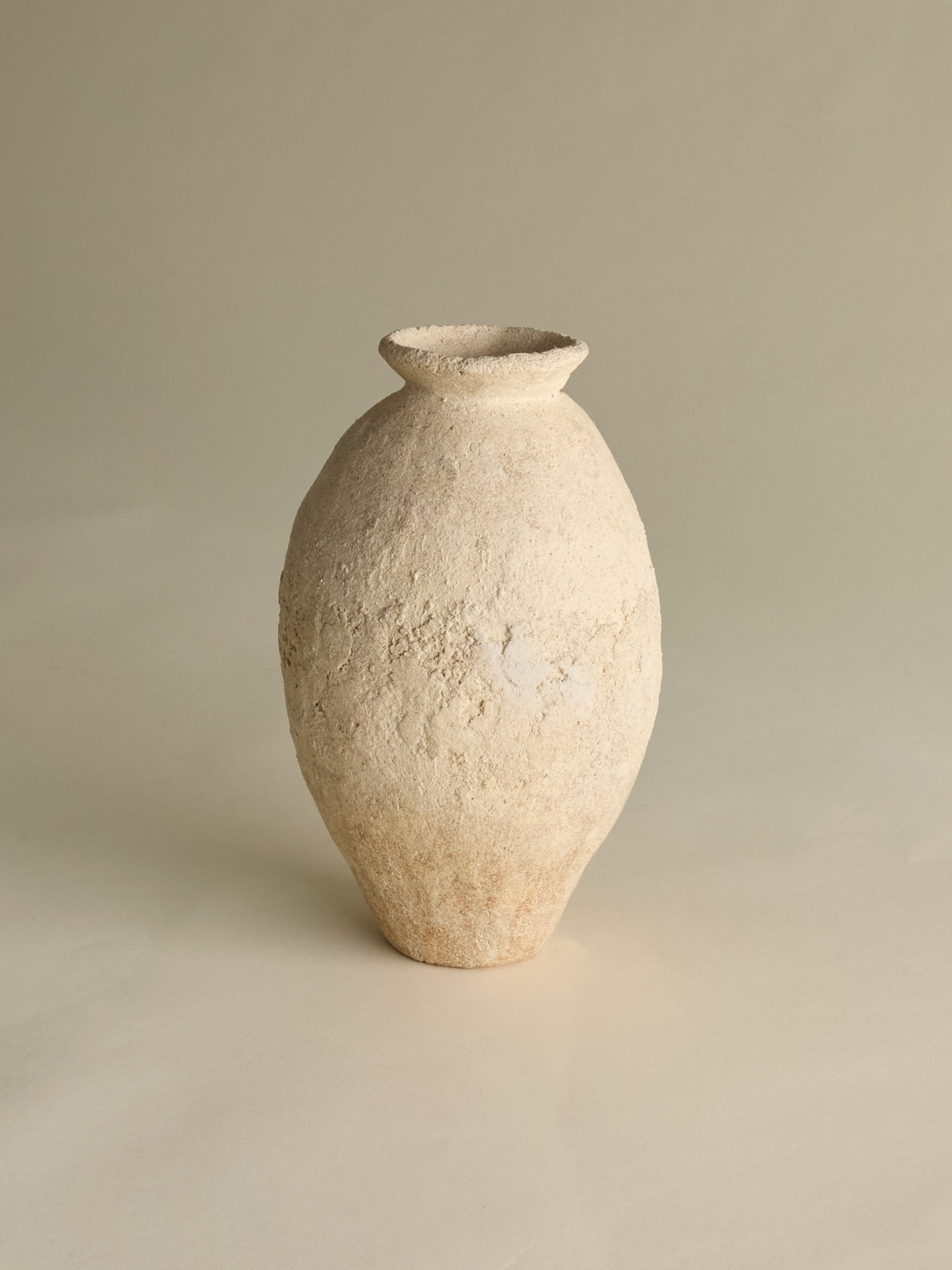 Full perspective view of Pascale Vaquette stoneware vase