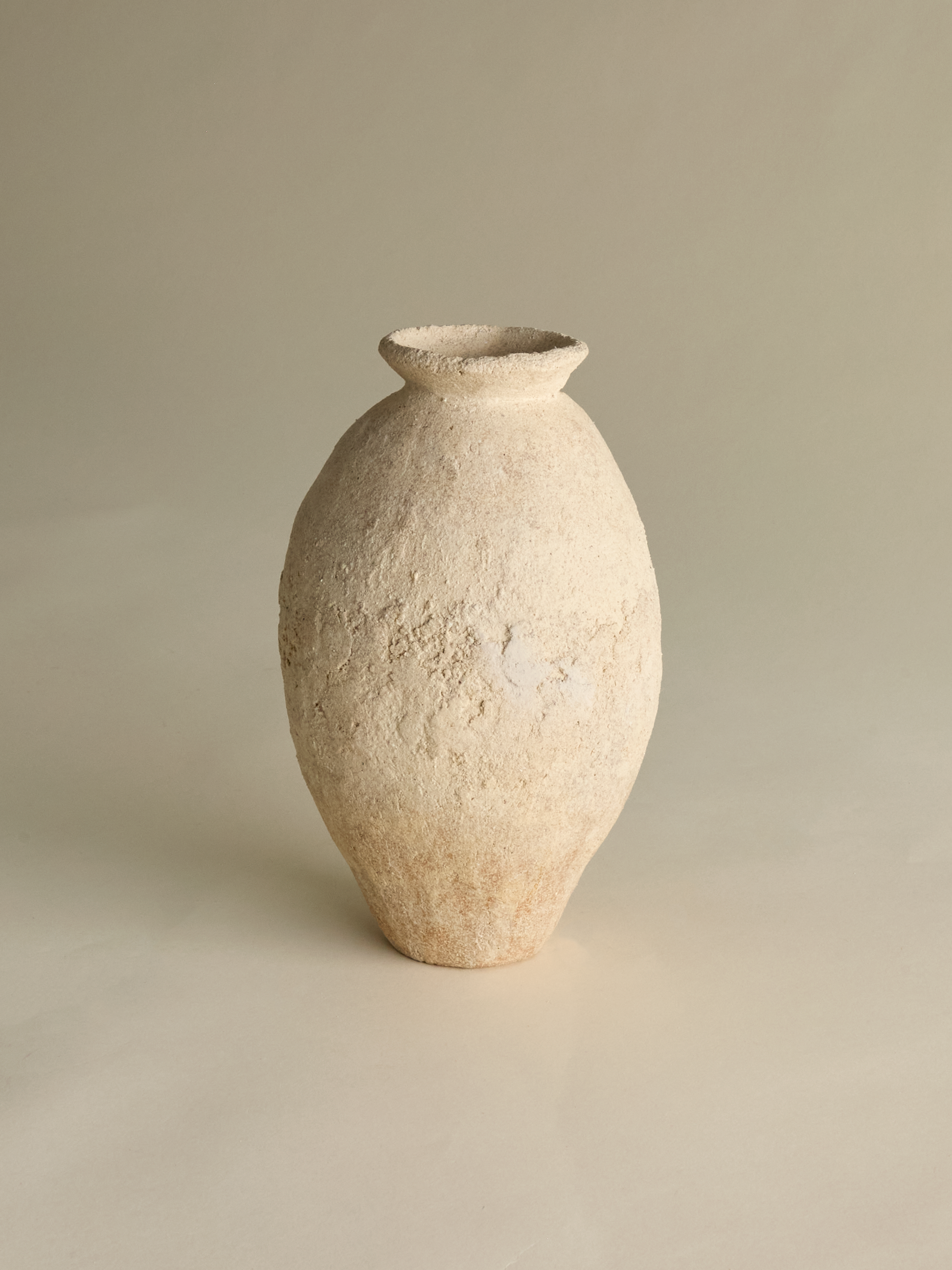 Full perspective view of Pascale Vaquette stoneware vase
