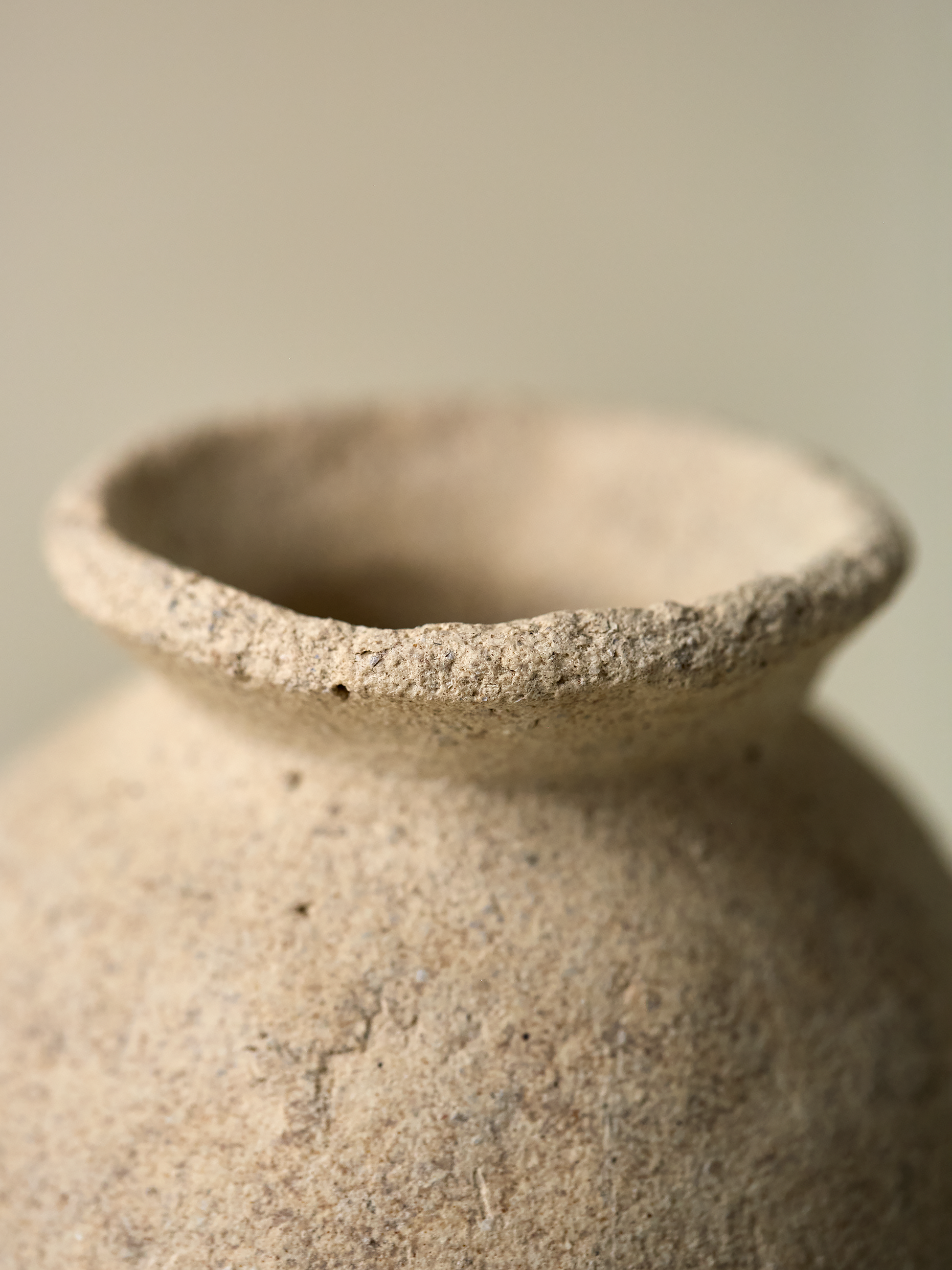 Pascale Vaquette close up of the top of stoneware vase