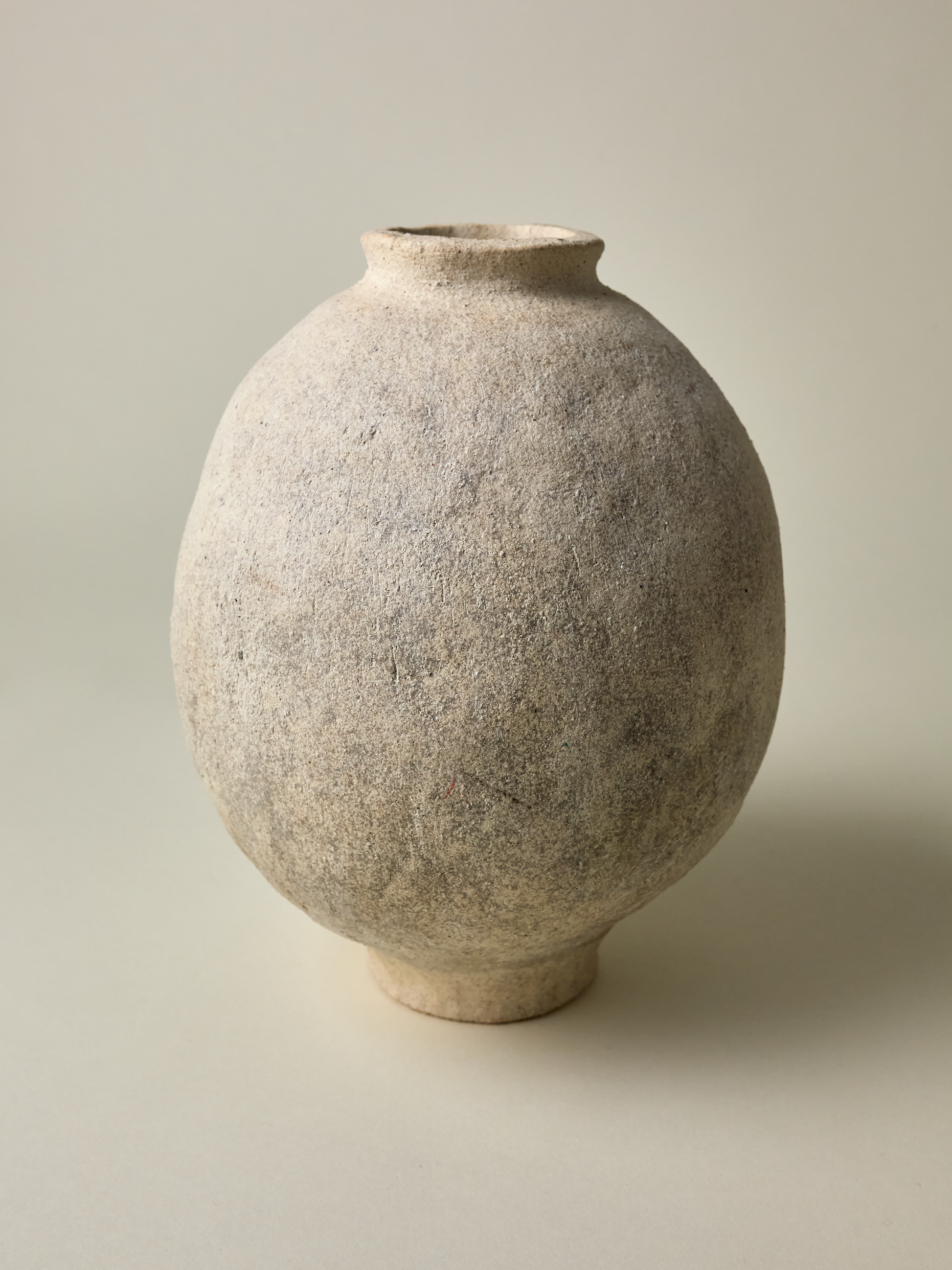 Pascale Vaquette stoneware vase on light background