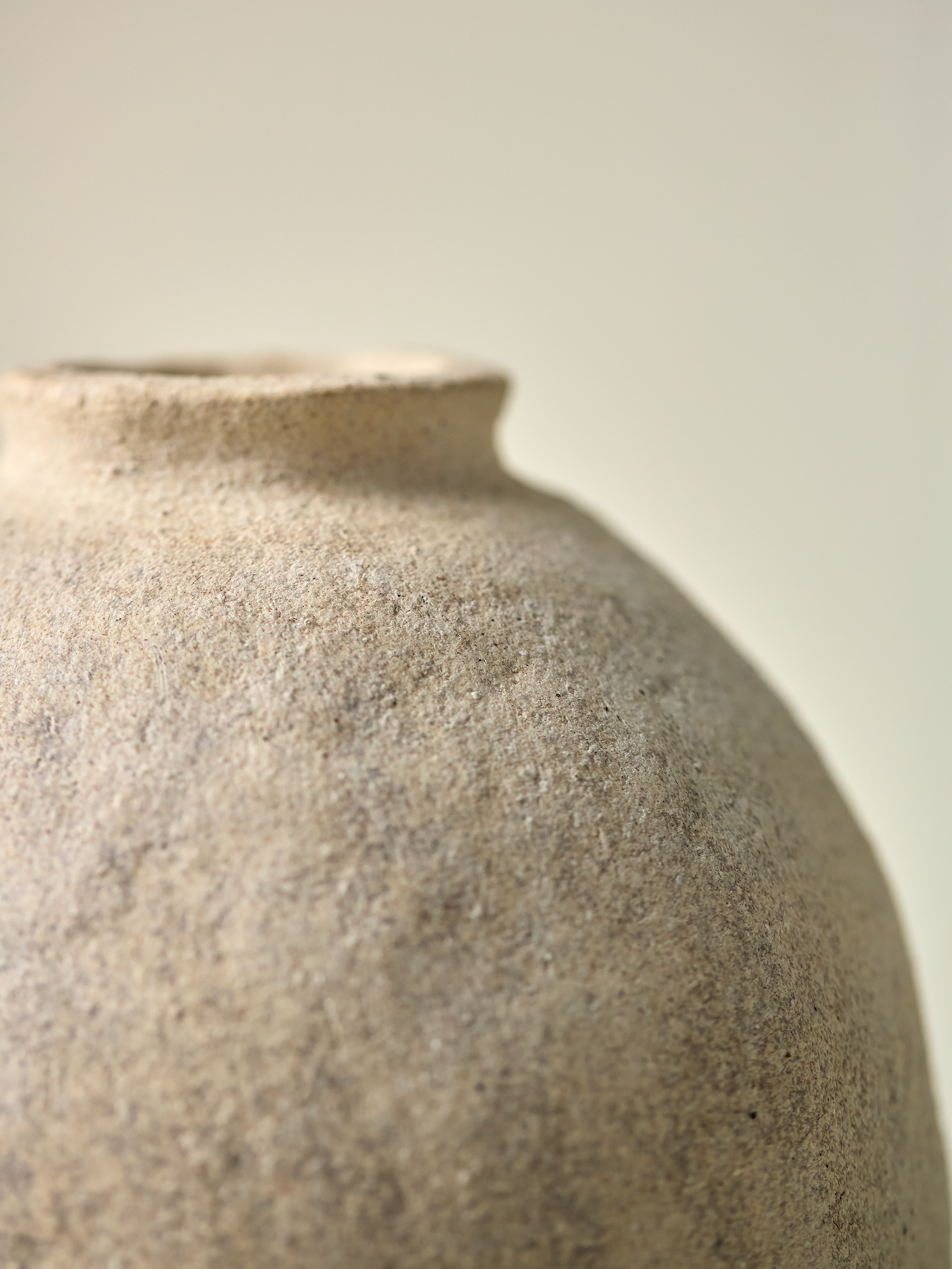 Texture in unglazed finish of Pascale Vaquette stoneware vase