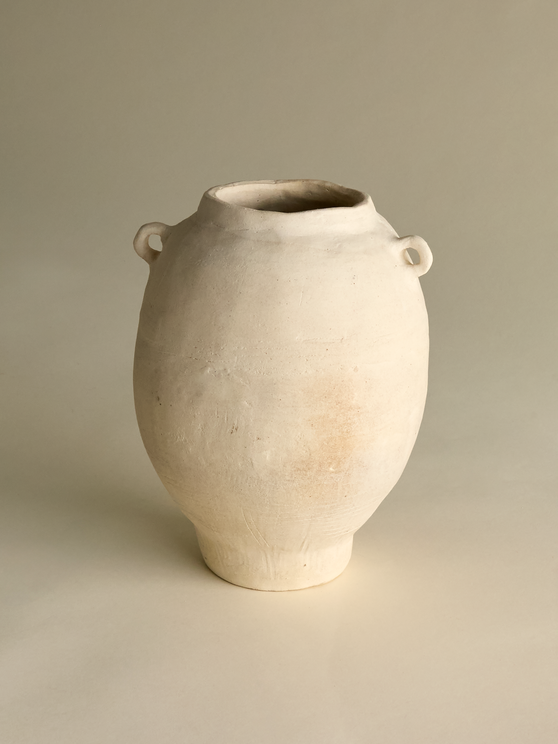 Large scale view of Pascale Vaquette ceramic large vessel with tiny handles
