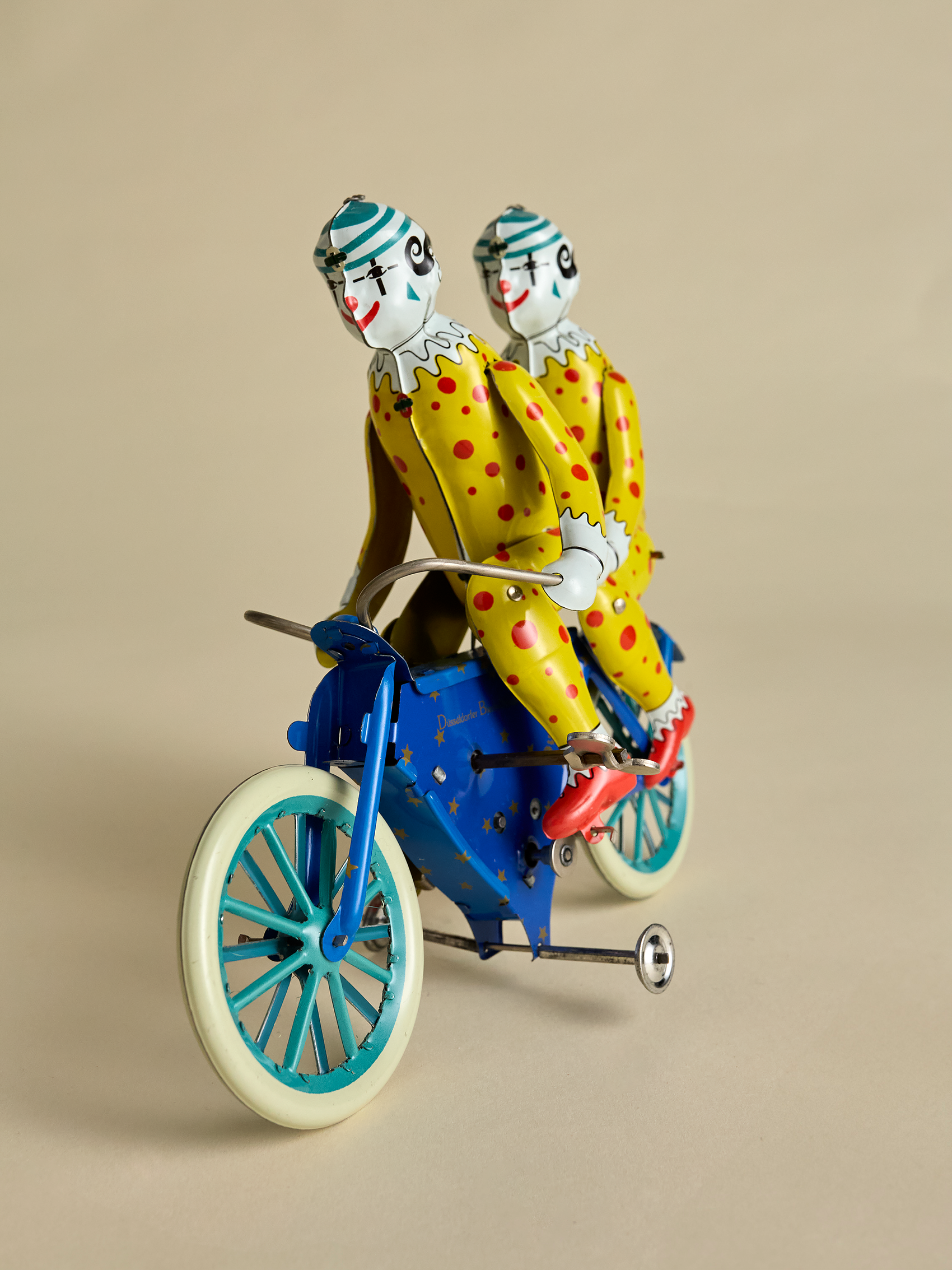 Clown's “Duet” on Bicycle