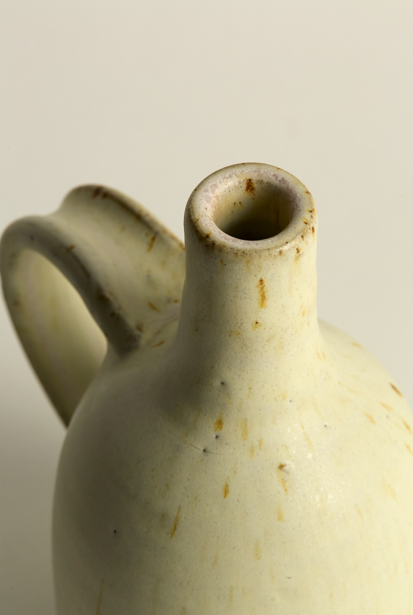 Olive Oil Carafe, White w/Handle Med.