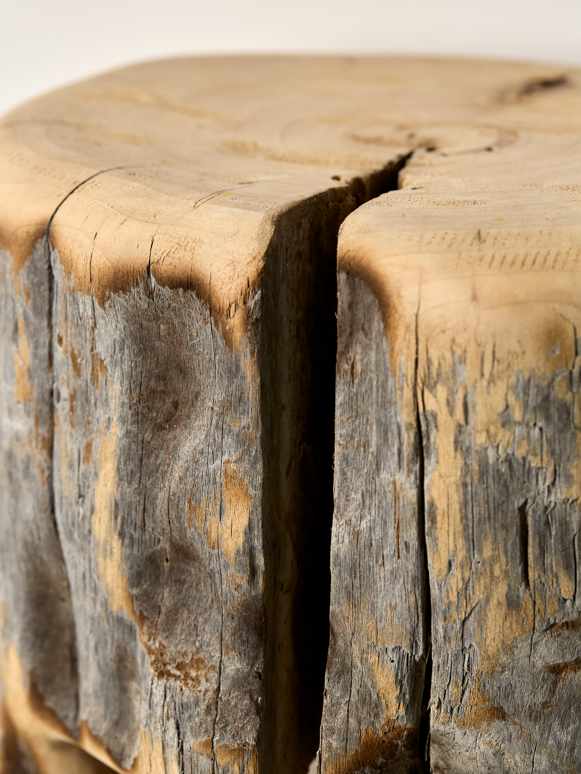 RG Tall Stool 3 Legs natural crack in wood