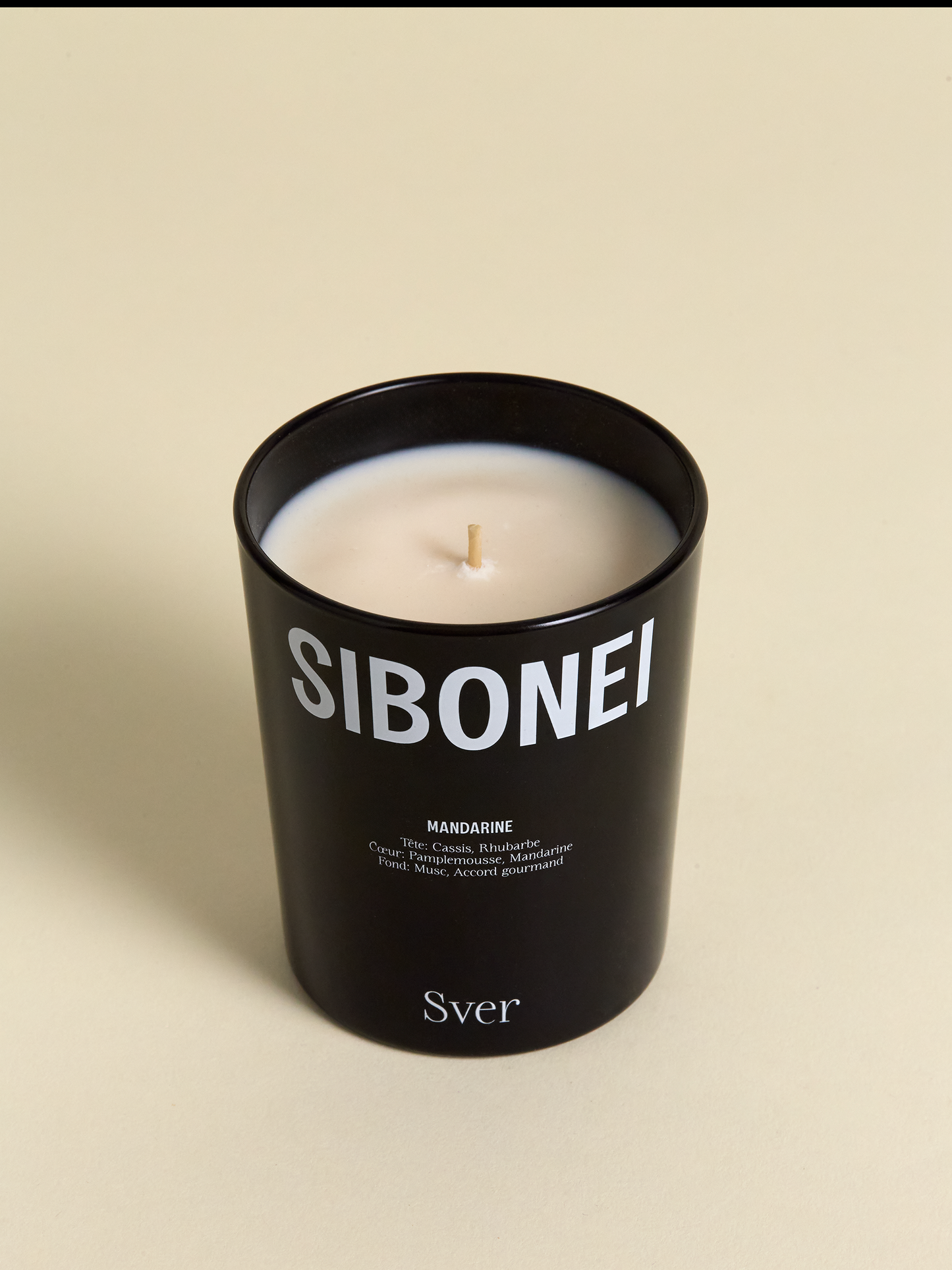 Sibonei mandarine sver candle view of top of candle on light background