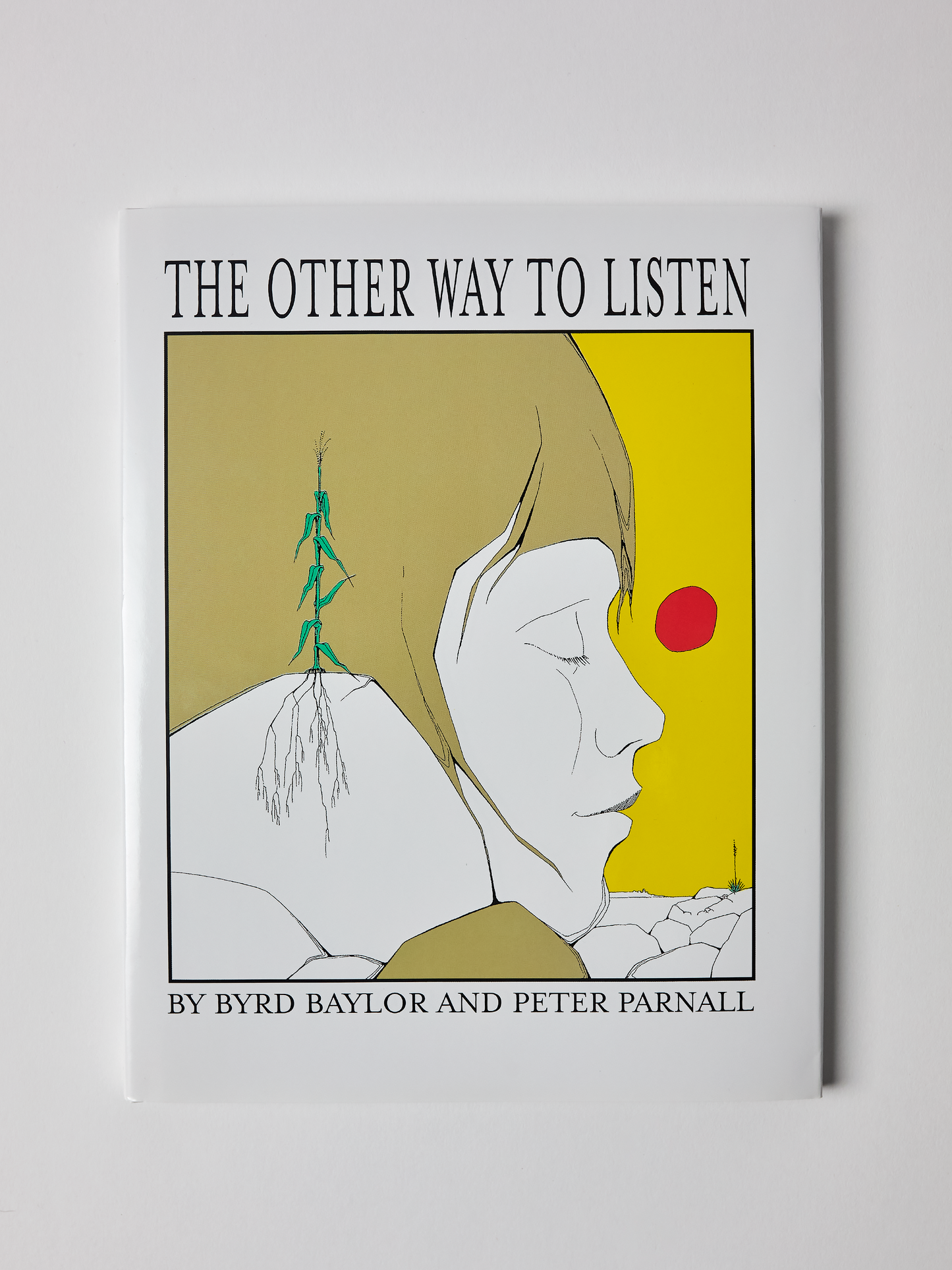 Book cover of 'The Other Way to Listen' by Byrd Baylor and Peter Parnall with a stylized illustration of a person and trees.