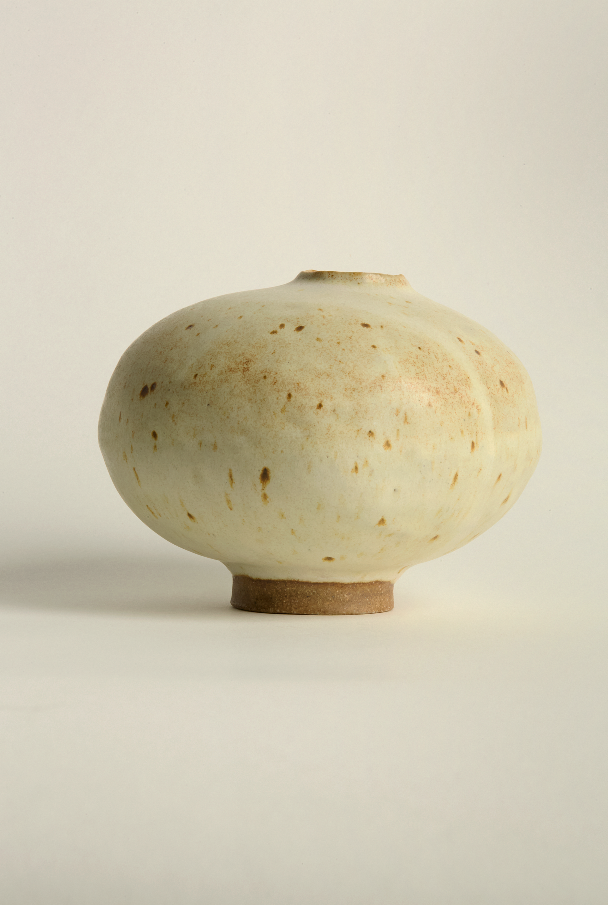 Xoxi Oatmeal Orb Vase Small